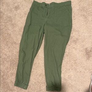 GAP Women’s Olive Green Cargo Pants
